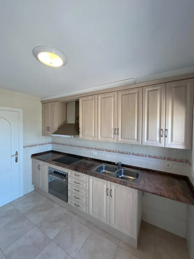 Chalet luminoso con vistas al mar en Creixell, zona La Masó. 3 habitaciones dobles, 2 baños , garaje y parcela de 1411 m2. — 33