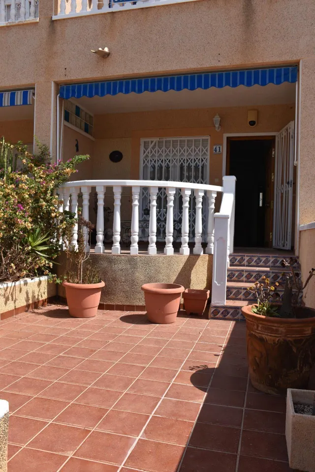 Fantastico adosado con plaza de garaje, trastero y piscina comunitaria — 3
