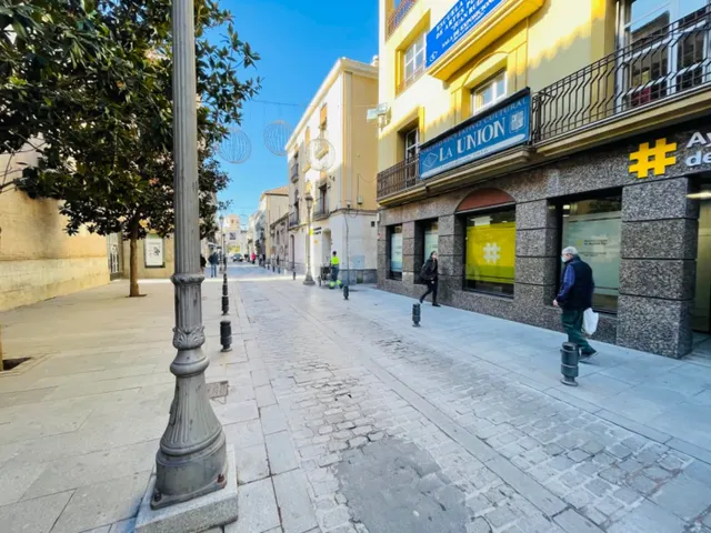 Gran casa para reformar o tirar en pleno centro del pueblo — 2