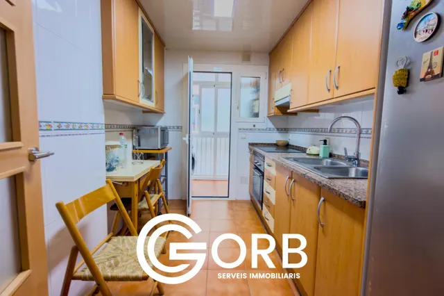 Amplio piso con vistas al mar, 4 habitaciones, ascensor y parking incluido en ronda rocablanca — 9