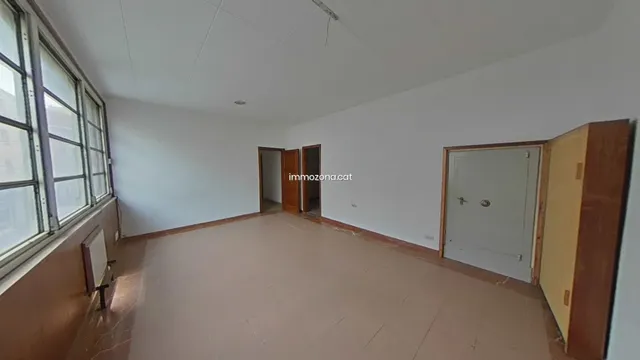 2 LOCALES DE 821 M2. EN TOTAL, FIGUERES — 42