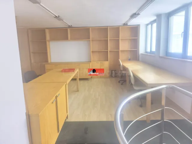 SE VENDE BAJO CON ENTREPLANTA CON ENTRADA INDEPENDIENTE RÚA  - foto 2