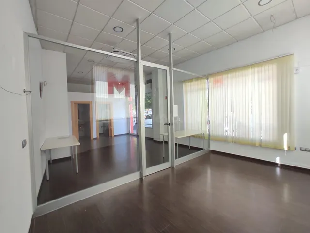 LOCAL COMERCIAL EN ALQUILER EN ARCO NORTE – ESQUINA, MUY LUM - foto 3