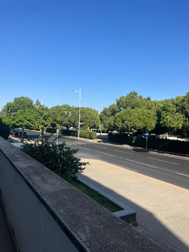 Local comercial 124 m2 en Huelva con alta visibilidad — 3
