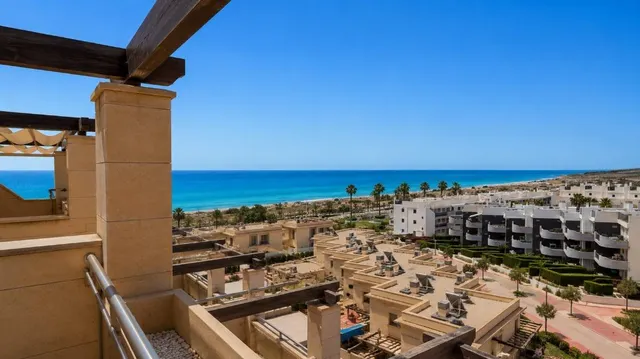 Espectacular Apartamento en Los Arenales del Sol con Vistas al Mar — 47
