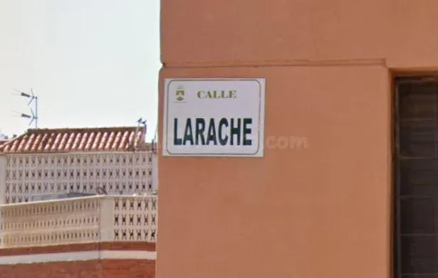SE VENDE piso OKUPA en C Larache 23 de Roquetas de Mar - foto 3