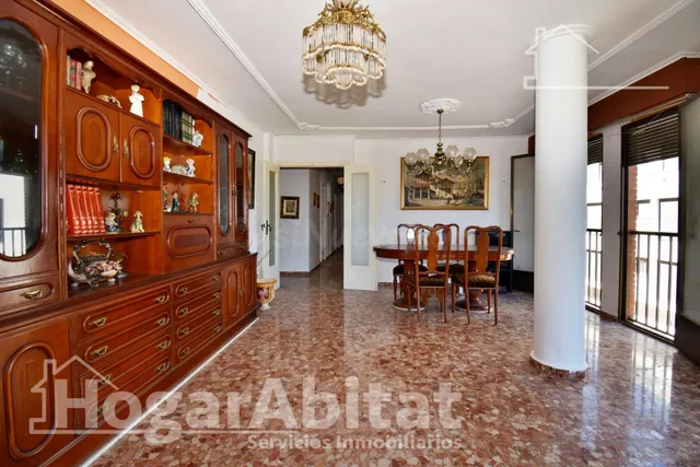 MUY AMPLIO CON BALCÓN Y ASCENSOR — 4