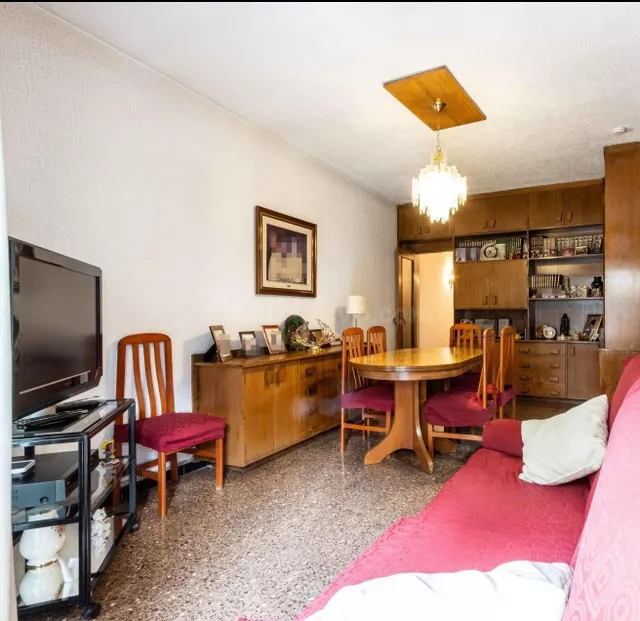 PISO DE 4 habitaciones Y BALCÓN, EN EL CENTRO DE SABADELL - foto 5