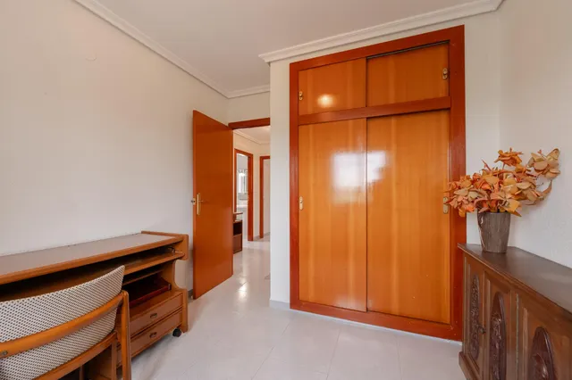 Amplia vivienda con piscina privada, terraza y garaje cerrado — 25