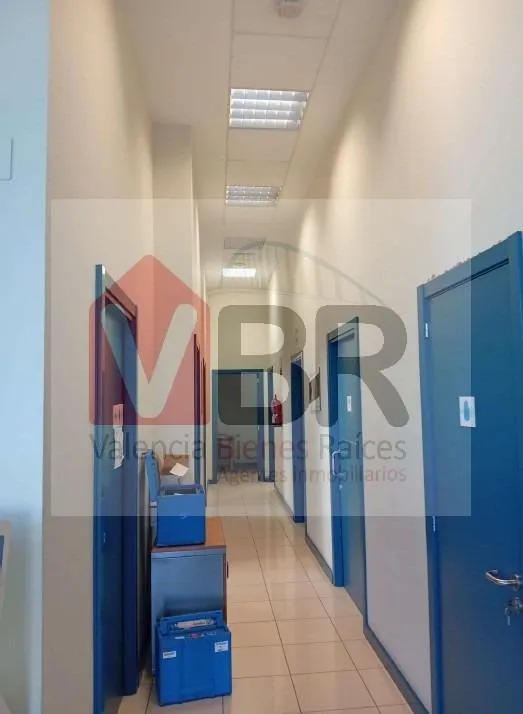 ** PONEMOS A TU DISPOSICIÓN ESTAS MAGNIFICAS OFICINAS DE 490 METROS EN EL PARQUE TACTICA DE PATERNA ** Con una multitud de servicios: sucursales bancarias, gimnas — 17