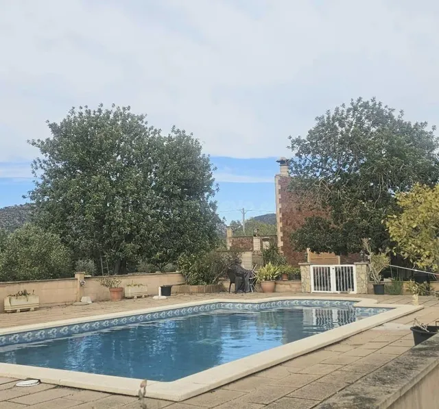 Encantadora Finca Rústica en Llucmajor con Piscina y Amplios