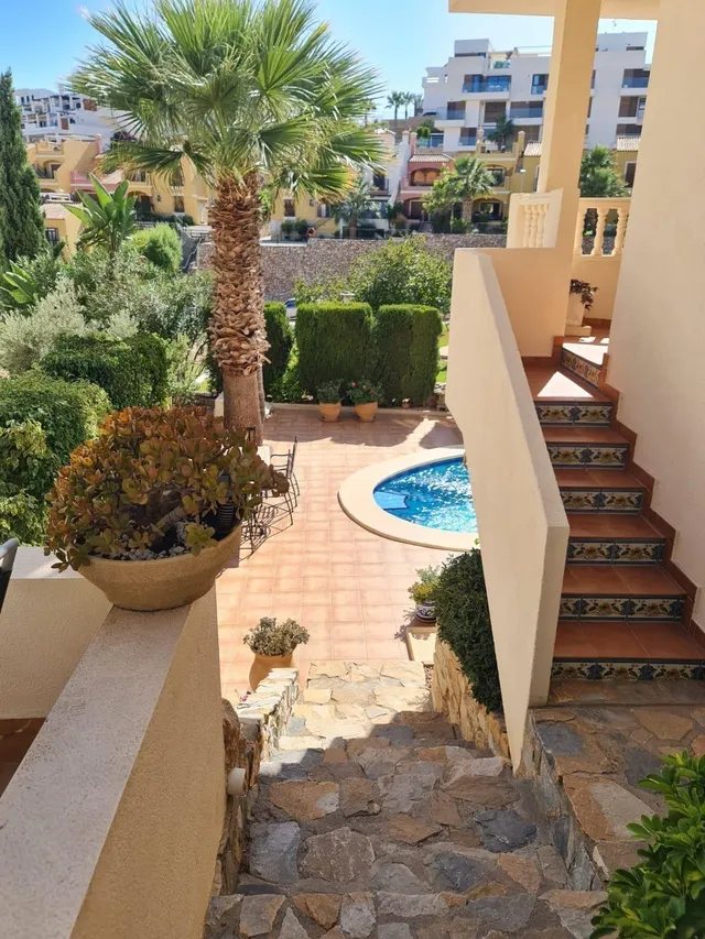 Villa con piscina privada, Alicante, Orihuela Costa. 3 habitaciones, 124 m2, 5 kilómetros del mar. — 3
