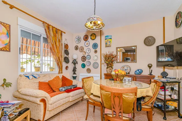 Fantástica casa adosada con gran patio, sótano habitable y excelente luminosidad !! — 12