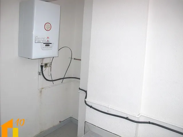 Vivienda en Avd. Arlanzón, zona Hacienda. — 11