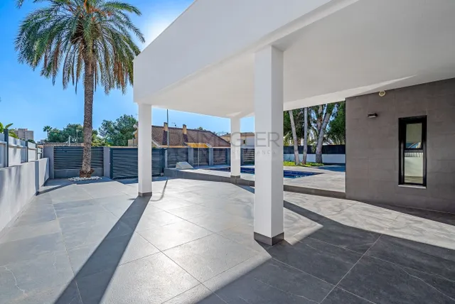 Villa independiente en Campoamor: 700 m2 de parcela y a un p - foto 3