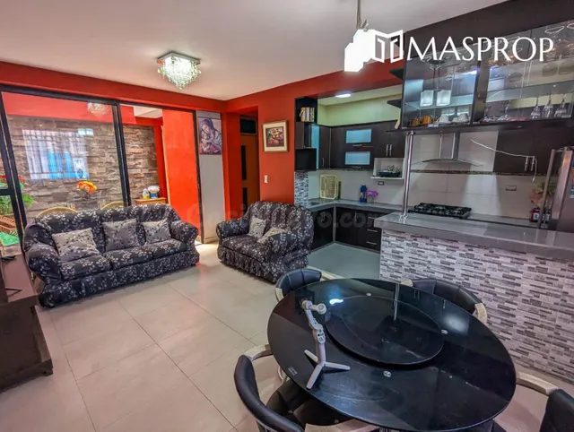 CASA AMPLIA EN ESQUINA CERCA A AV. HUMBOLDT-EN VENTA - foto 3