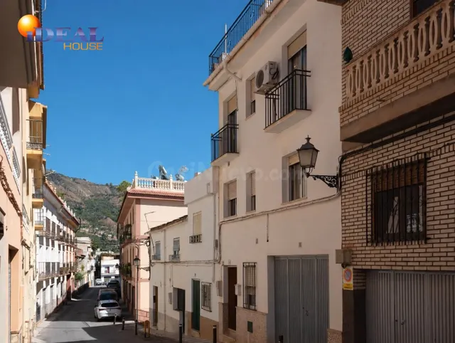 CASA CON GARAJE EN EL CENTRO DE LANJARÓN - foto 2