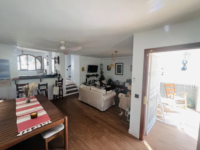 PAREADO EN VENTA EN LA COLINA A UN PASO DE LA PLAYA. — 12