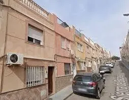 VIVIENDA UNIFAMILIAR ADOSADA OCUPADA POR PERSONA SIN JUSTO T - foto 2