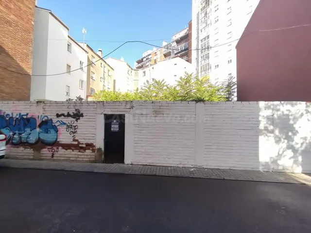SOLAR EN VENTA EN CALLE ENTALLADORES DE LEÓN - foto 5