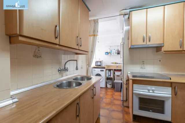 Piso de 3 dormitorios en calle milán, zaidín | muy luminoso y con gran potencial — 20