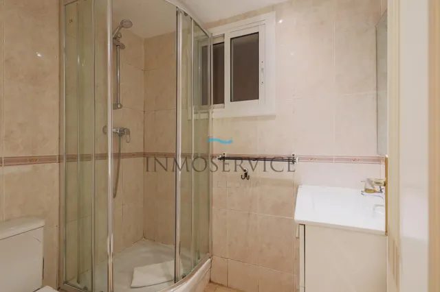 ENCANTADOR PISO CON LICENCIA TURÍSTICA EN SANTS — 25