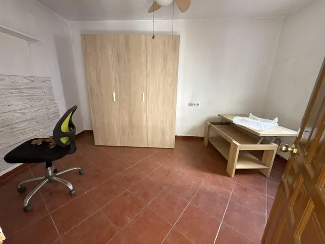 Fuengirola, Centro, Casa con 4 Dormitorios, Patio, Terraza. — 7