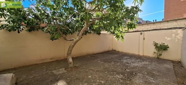 Piso reformado con patio privado en el centro de Aranda de Duero — 16
