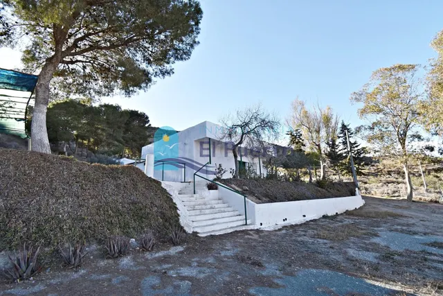 FANTÁSTICA CASA DE CAMPO CON GRAN TERRENO ALREDEDOR - REF 17 - foto 4
