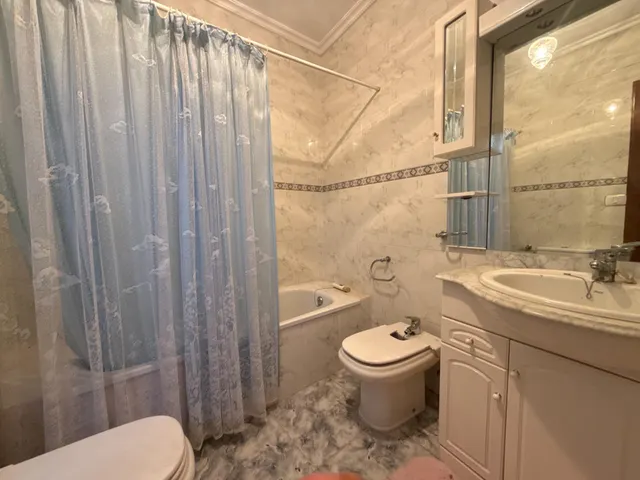 SE VENDE CASA CON PARCELA EN SANDIAS. — 36