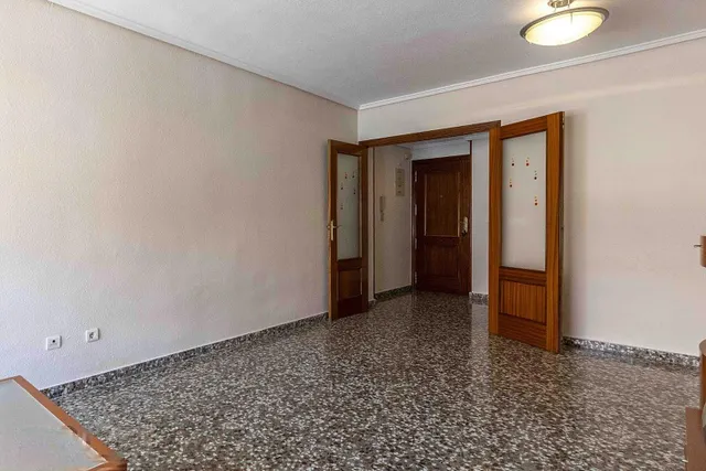 Amplia vivienda de 4 dormitorios con garaje, trastero y metro a pocos minutos — 31