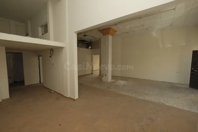 Local de 270 m2, de esquina con sótano en el centro. - foto 2