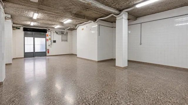Local comercial en alquiler en russafa | 196 m2 | zona consolidada — 12