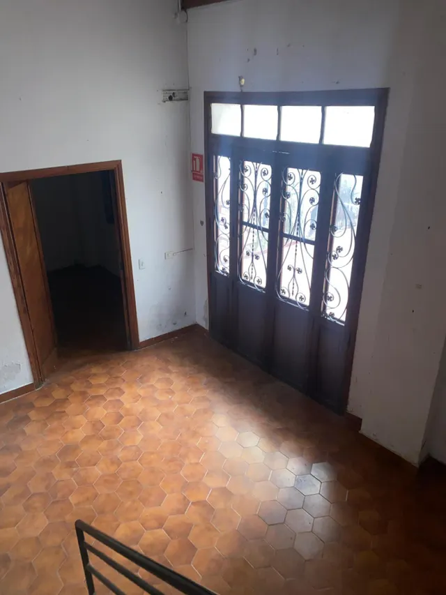 CASA CON MUHAS POSIBILIDADES CERCA DE LA PLAZA DE LA CONCEPCIÓN — 23