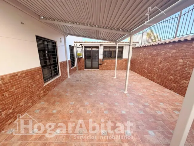 AMPLIO ENTRESUELO CON GARAJE, TRASTERO Y TERRAZA