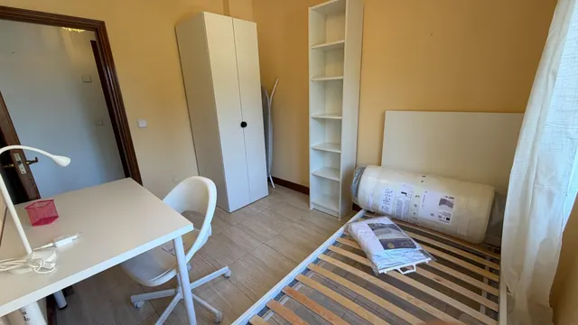 Piso de 4 dormitorios para estudiantes junto al metro en Móstoles — 12