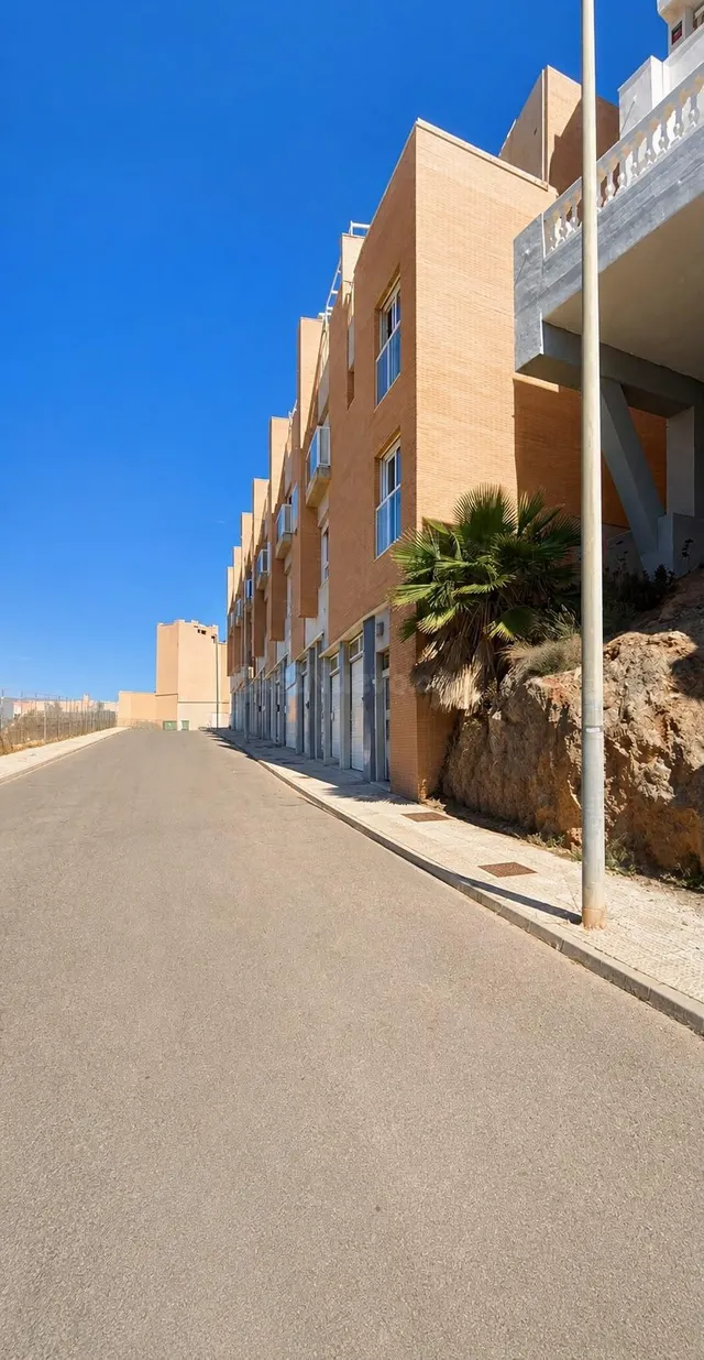 DÚPLEX OCUPADO POR PERSONA SIN JUSTO TÍTULO ESTE INMUEBLE DE - foto 3