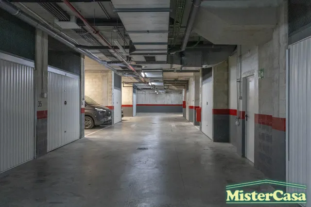 EXCLUSIVA!! Piso 3 dormitorios , 2 baños ,garaje y trastero . Gran patio  y piscina comunitaria . ROTA — 41