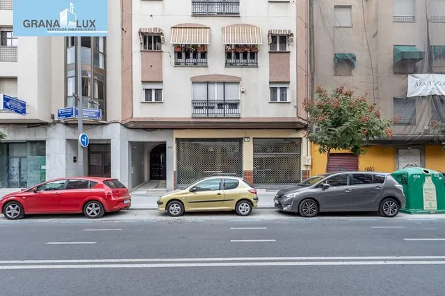LOCAL COMERCIAL EN ARABIAL JUNTO HIPERCOR — 17