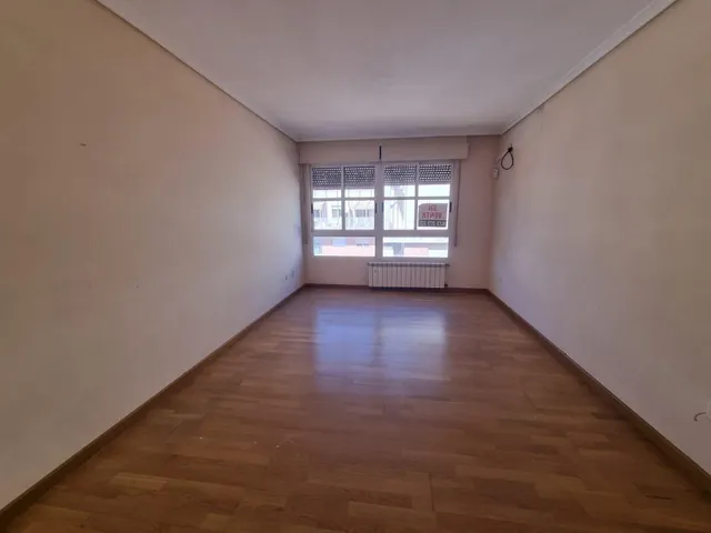 PISO AVDA. AMALIO GIMENO — 7