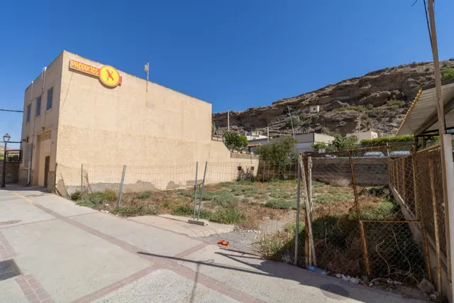TERRENO URBANO EN RIOJA — 4