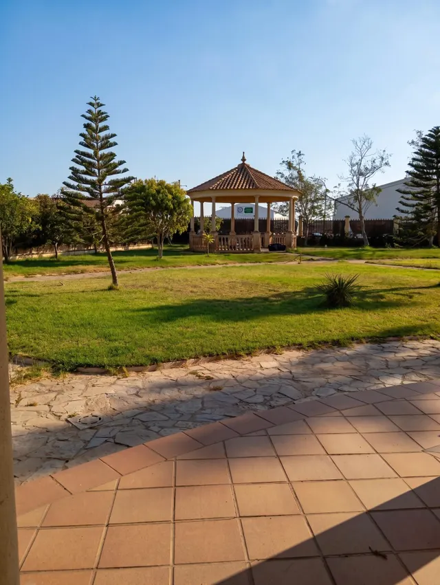 Villa de lujo con finca de 3.500 m2, piscina, casa de invitados y caballeriza — 2