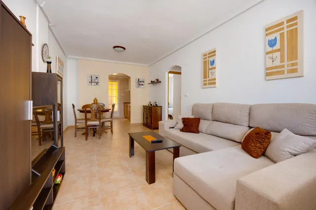 Bungalow con 2 jardines, garaje y piscina comunitaria en Torrevieja, los balcones — 9