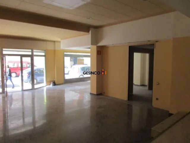 LOCAL COMERCIAL EN ALQUILER — 5