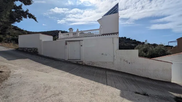 Casa rústica con terrazas y vistas a la montaña en Totalán — 30