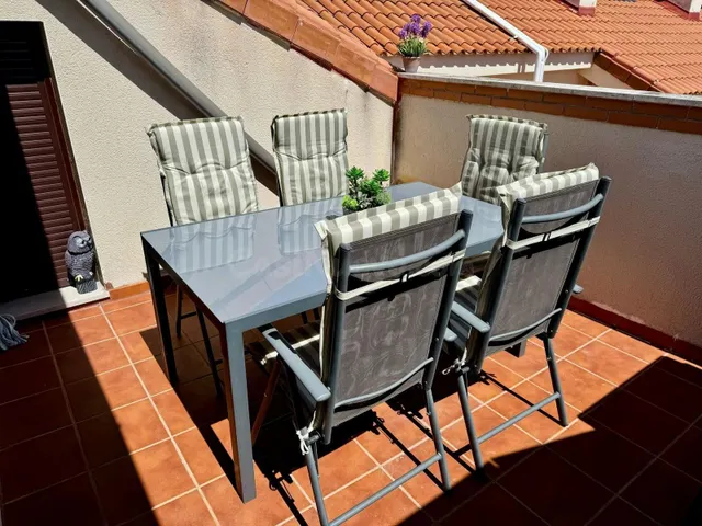 PRECIOSO ATICO CON TERRAZA CON DOS PLAZAS DE GARAJE Y TRASTE