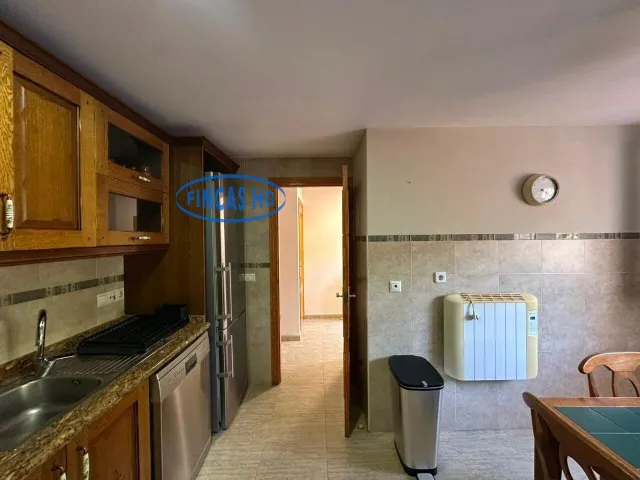 Bungalow de 260 m2 con jardín, buhardilla y garaje en urbanización con piscina en Ciudad Jardín, Alicante — 11