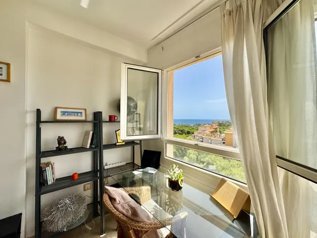 APARTAMENTO DE 2 DORMITORIOS CON VISTAS MARAVILLOSOS DEL MAR Y PISCINA! — 9