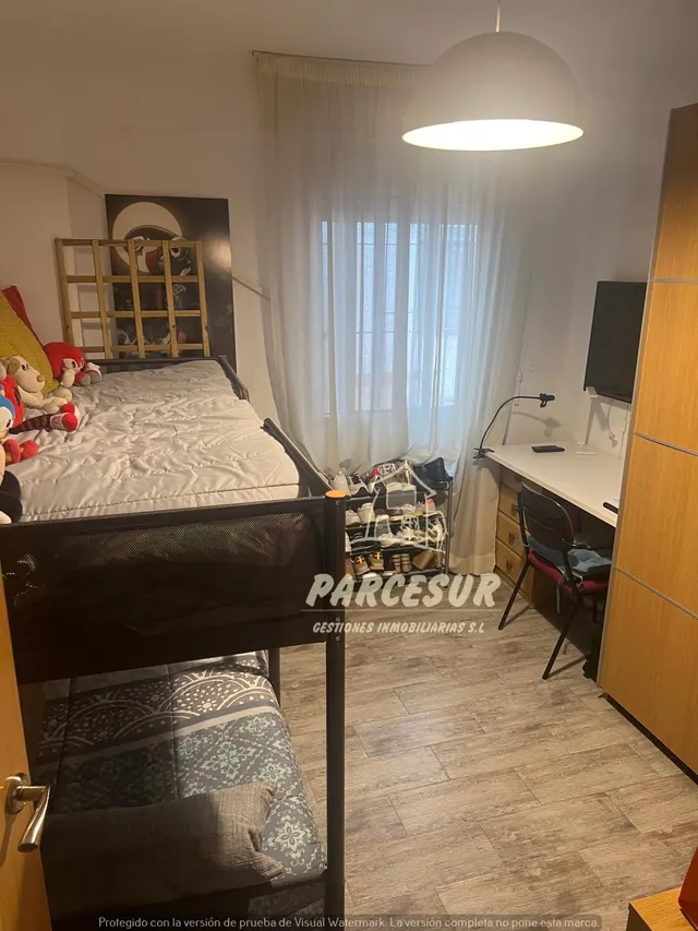 CIUDAD JARDIN - Piso interior de 60 m con 2 habitaciones, suelo imitacion madera gris. — 22