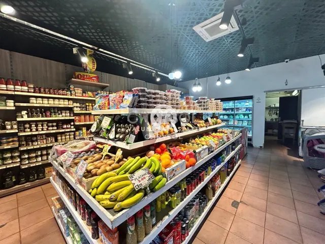 Traspaso de supermercado gourmet en Tres Torres – Sant Gervasi | Local de 100 m2 listo para continuar la actividad. — 6
